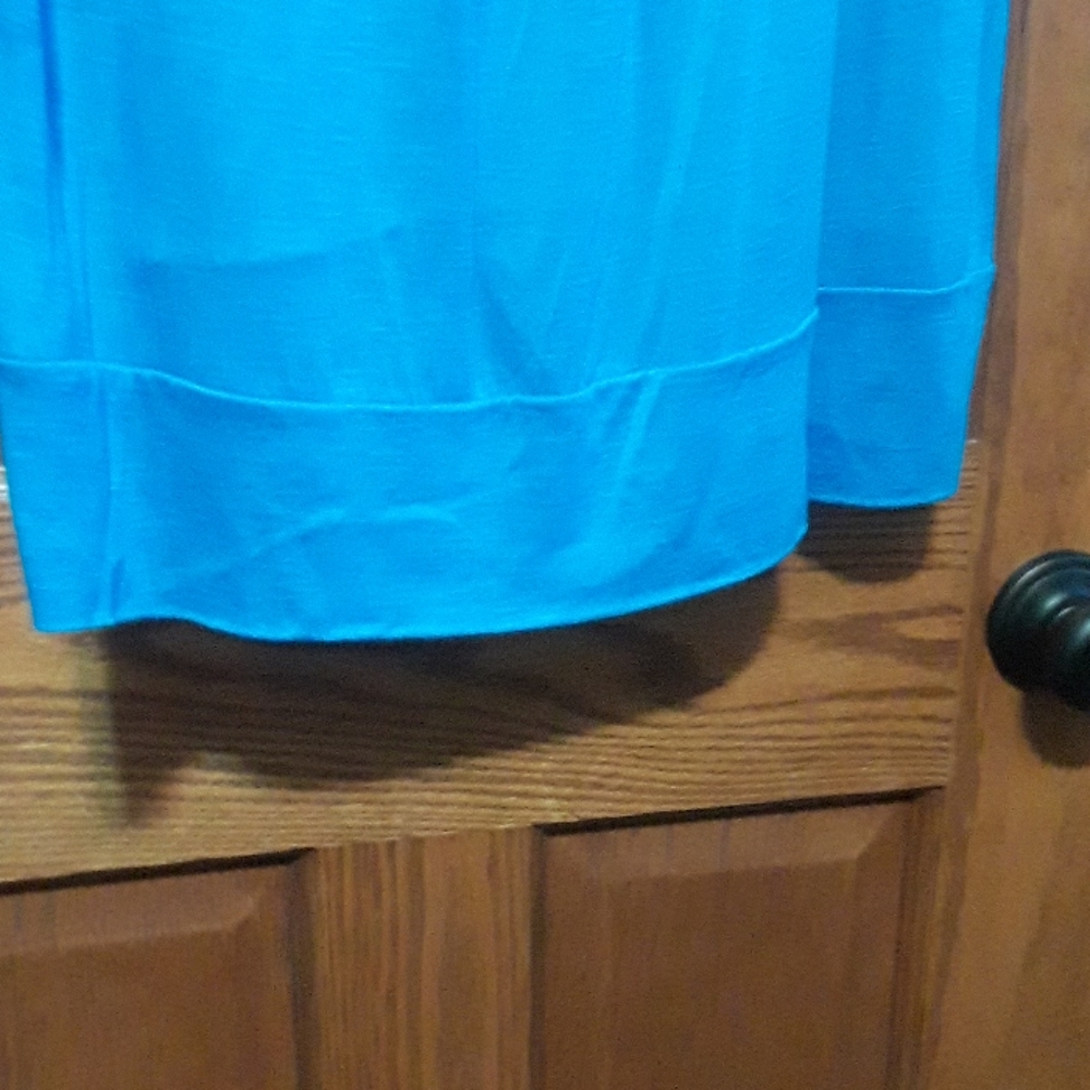 IN Studio top - Picture 4 of 5